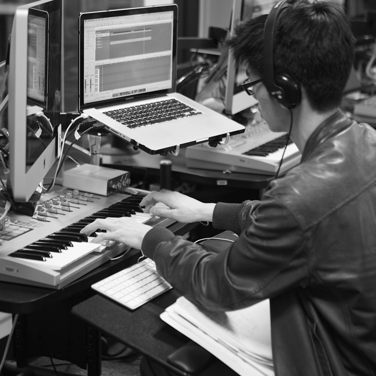 Creating Synthesizer Sounds for Electronic Music (Project-Centered Course) course image