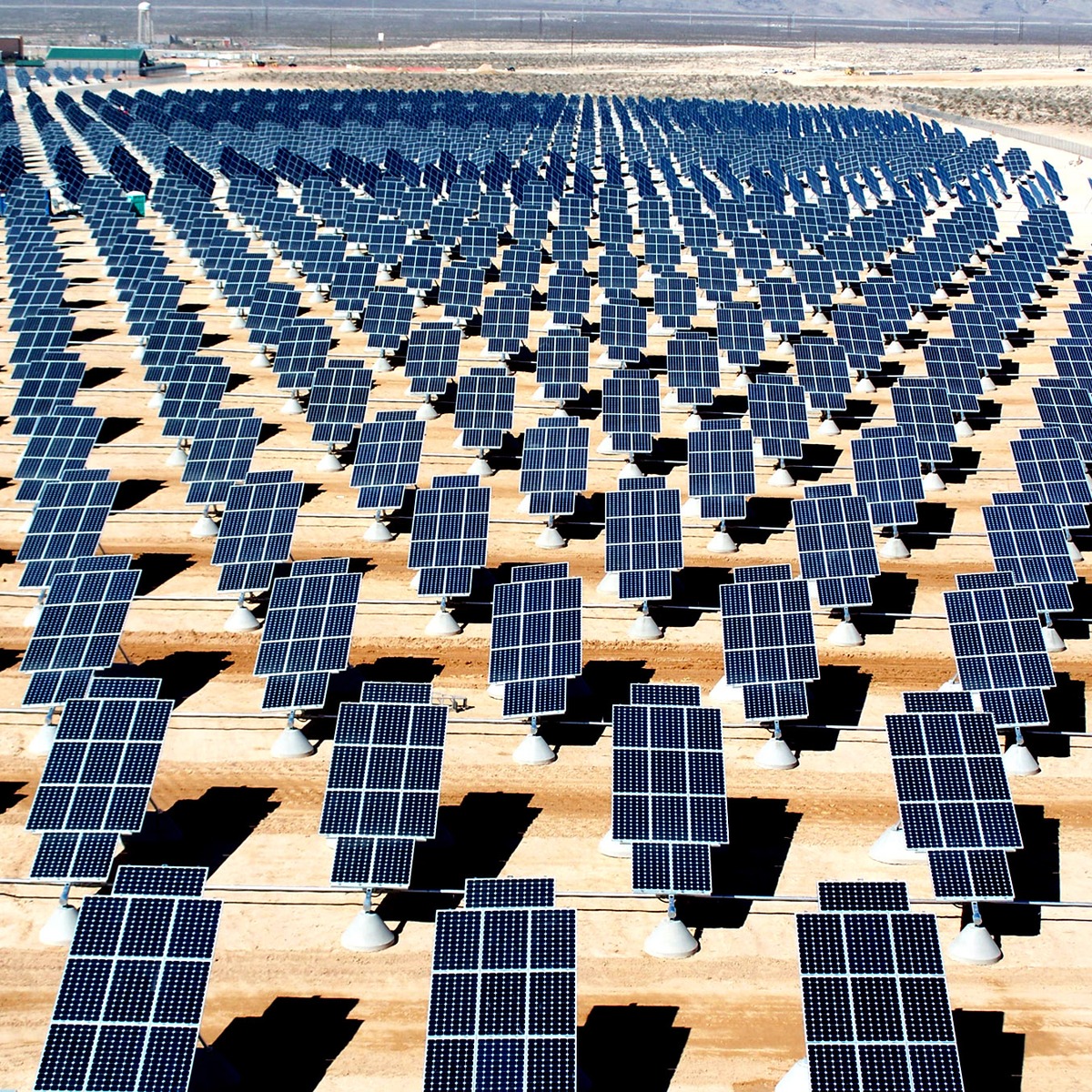 Introduction to solar cells course image