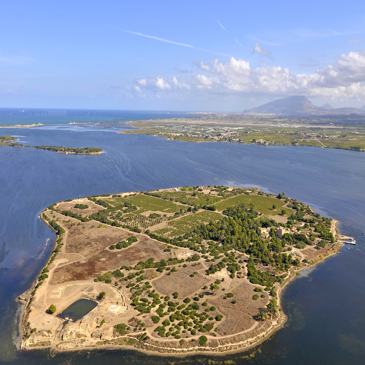 Alle origini della civiltà mediterranea: archeologia della città dal Levante all’Occidente - III-I millennio a.C. course image